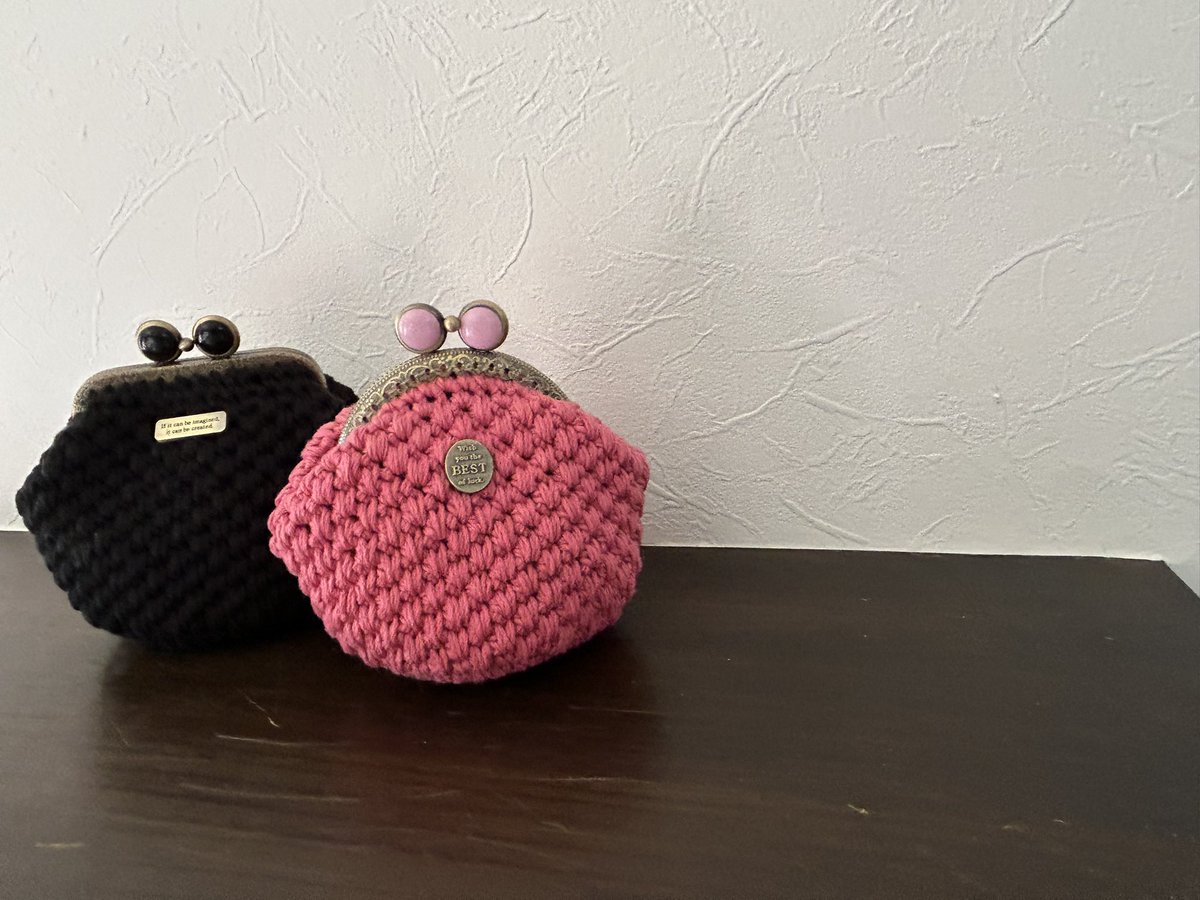 hogoneko3biki's tweet photo. 久しぶりのがま口。
HAPPYCRAFTさんのマーブルチョコみたいながま口。
もちろん100均のがま口も可愛いんだけど、こういうだといつも以上に大事に作りたくなる。
#編み物 #ハンドメイド #がま口 #HAPPYCRAFT #アンティーク風がま口 https://t.co/EY8XXj0qW0
