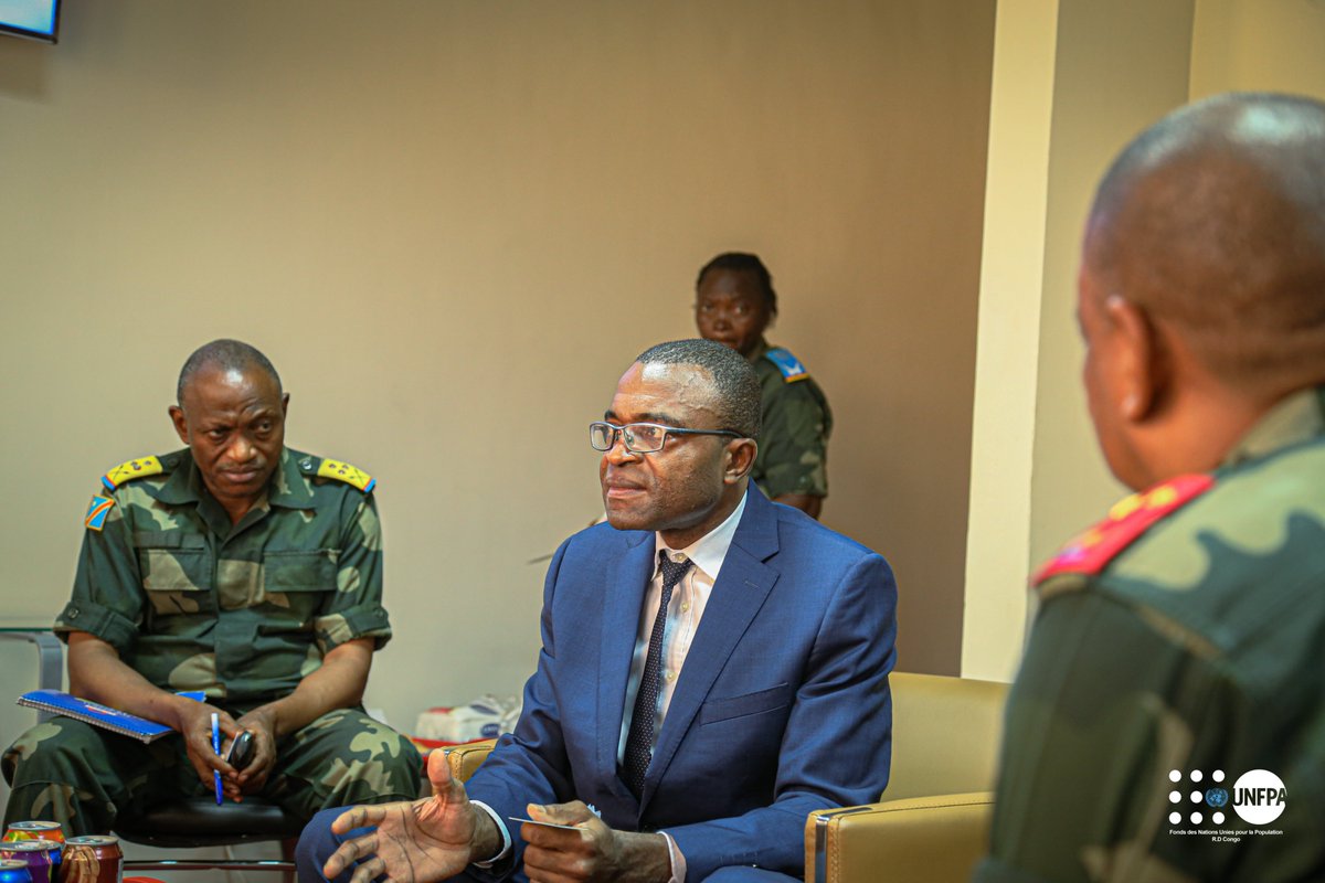 UNFPARDC's tweet photo. AUDIENCE DU REPRÉSENTANT DE #𝐔𝐍𝐅𝐏𝐀
Réunion de prise de contact entre Dr. @eugene_kongnyuy & le Général NSINGA BUNGIENA Jean-Claude, Commandant du Corps de Santé Militaire pour échanger sur l'appui de #UNFPA au Programme Militaire de la Santé de la Reproduction (#PMSR) https://t.co/LvrQTLQMNR
