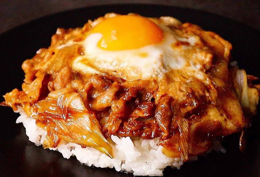 材料費わずか125円！？たった7分で出来る『魅惑の節約すき焼き丼』