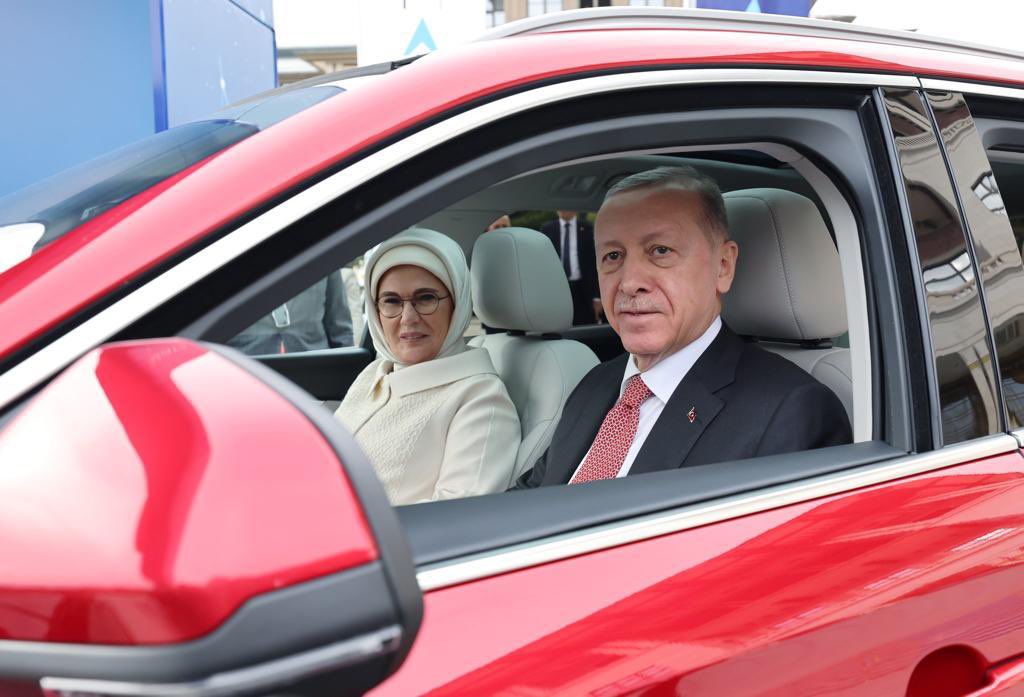 Muhammed__Ozen's tweet photo. @EmineErdogan &amp; @RTErdogan 
🇹🇷❤️🌹🤲🌷❤️🇹🇷 https://t.co/CQ9QBZNcoi