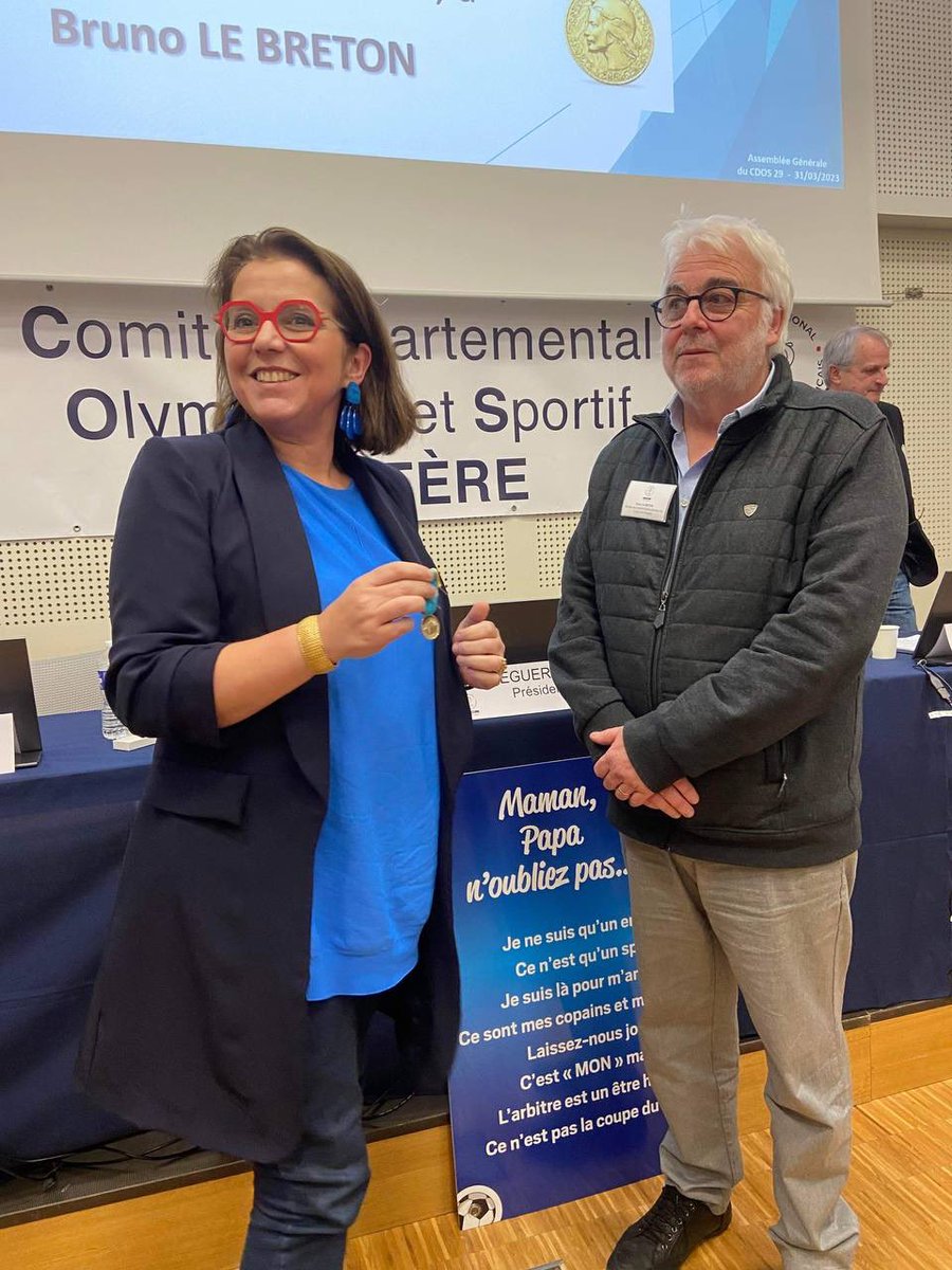 AnnaigLeMeur_29's tweet photo. Présente à l’assemblée générale du #CDOS29 pour remettre au nom de la ministre des Sports, des Jeux Olympiques et Paralympiques, la médaille d’or de la jeunesse, des sports et de l’engagement associatif à Monsieur Le Breton. #TerreDeJeux2024🏅 https://t.co/W0fWmxzYxG