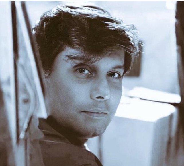 Moon_ShahPTI's tweet photo. باطل کے سامنے کیسے کھڑے ہونا ھے
شہید ارشد شریف سیکھا گیا
جان دے دی لیکن وقت کے فرعونوں کے سامنے جھکا نہیں
Miss you @arsched
@javerias
#SupremeCourt
#NationSupportCJP https://t.co/DOAWHqNQAd