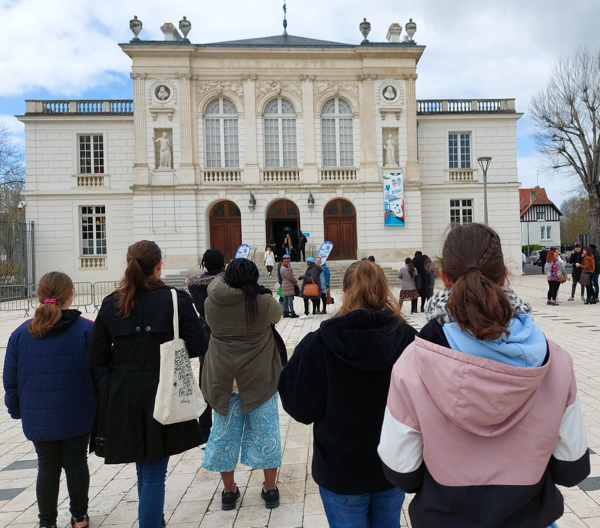 Des jeunes du 𝗗𝗔𝗠𝗘 𝗔𝗻𝗱𝗿𝗲́ 𝗡𝗲𝘂𝗹𝗮𝘁, dans le cadre de l’élaboration de leur projet pro se sont rendus le 30/03 au forum " L̳’̳I̳n̳d̳u̳s̳t̳r̳i̳e̳ ̳f̳a̳i̳t̳ ̳s̳o̳n̳ ̳s̳h̳o̳w̳ ", à Montargis.
↪️Rencontres avec les entreprises au programme !