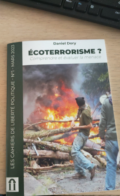 boadiceenne3's tweet photo. 🚨🚨 Aujourd'hui, les député.e.s @AssembleeNat ont reçu "l'étude" sur "l #écoterrorisme" publiée par l'acteur de la société INcivile, l'asso "Liberté politique", fondée par l'entrepreneur de normes illibérales François Billot de Lochner. 

Nous sommes sur une grosse OP sémantique https://t.co/DqbjmahD1g