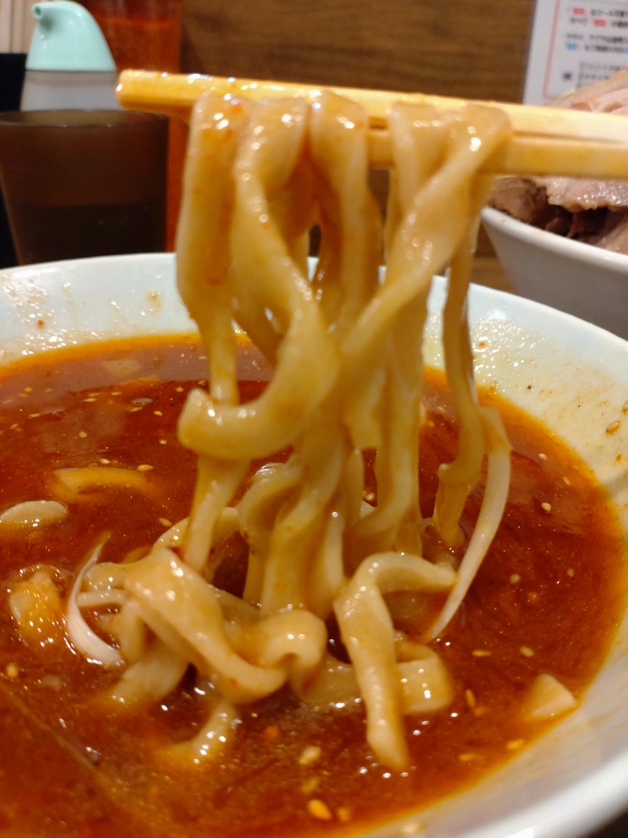 YOSHIYU37091239's tweet photo. 男気らーめん アカギ
辛つけめん
麺増し

初めて食べるアカギのつけめん。冷水で〆られ風味、食感が増した麺。辛いラーメン同様辛さより香りの立った濃厚な旨味つけ汁。麺丼のボリュームを見て、これはヤバいと思ったけど美味しすぎてお腹いっぱいだけど完食です！ https://t.co/rtAv0puxcs