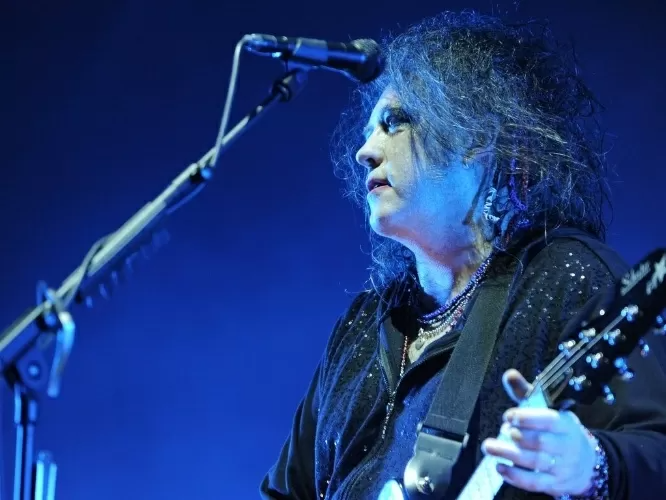 AccurecyFanzine's tweet photo. 10 anos atrás, num dia como hoje, o The Cure dava início a LatAm2013 Tour e, pisava pela terceira vez em solo brasileiro. O show do dia 4 de abril aconteceu na Arena HSBC no Rio de Janeiro. Quase 7 mil pessoas estiveram presentes. O setlist foi longo e contou com 40 músicas. https://t.co/1rJP9n0M7w