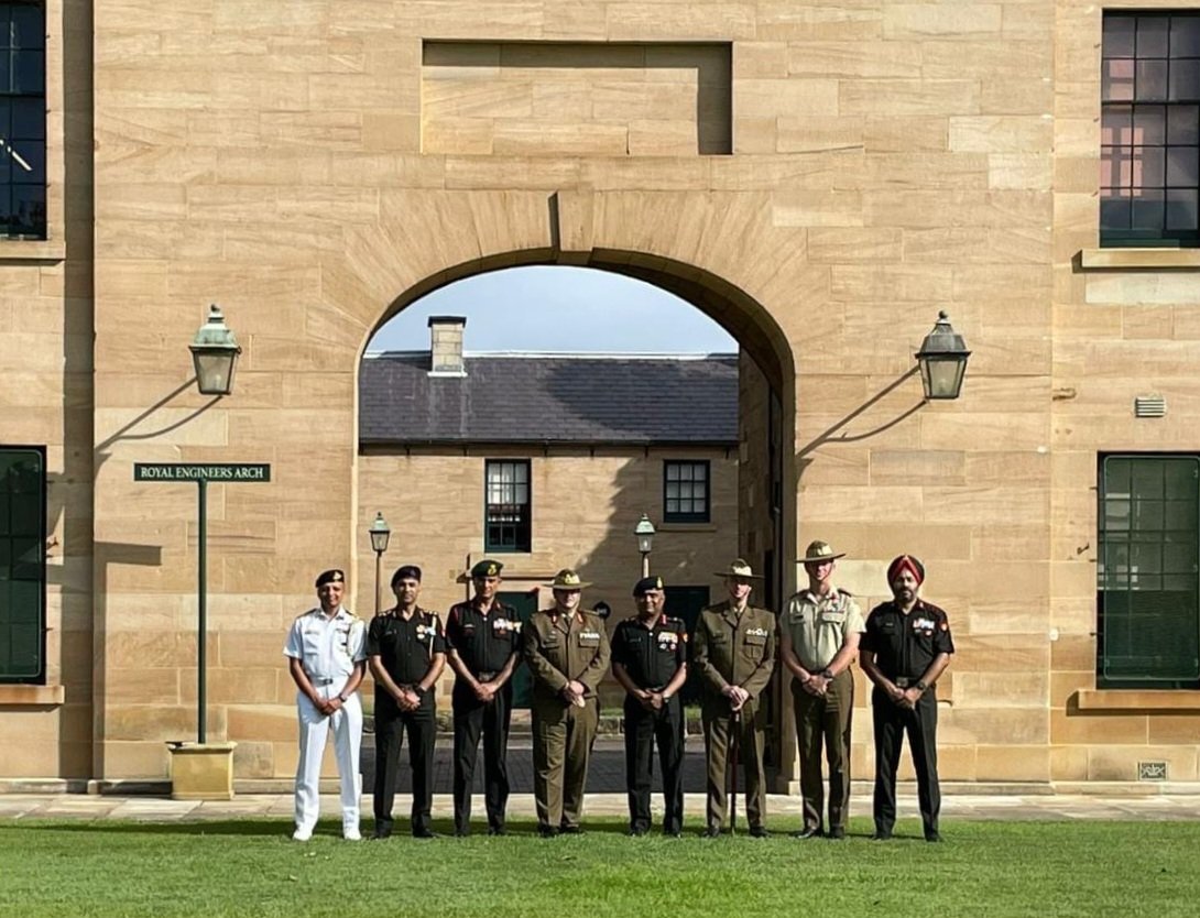 adgpi's tweet photo. General Manoj Pande #COAS  interacted with @VohraManpreet, @HCICanberra during his visit to #Australia. #COAS also interacted with the Commander @COMD2Div,  COS @FORCOMDAusArmy wherein aspects of #DefenceCooperation were discussed. 1/2

@AustralianArmy 

#IndiaAustraliaFriendship https://t.co/Y0XfXHrJuC