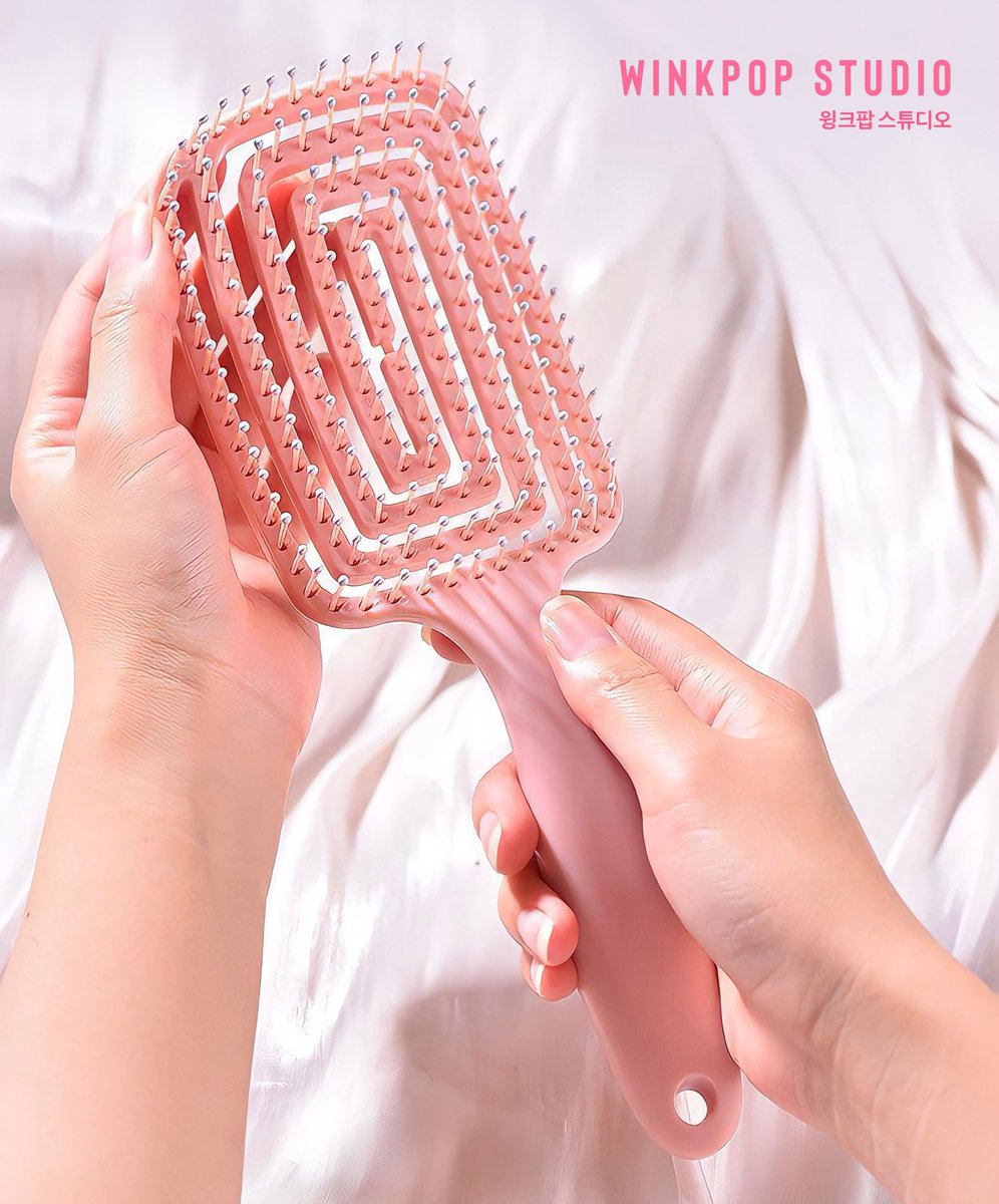 simbakarkai's tweet image. ลดล้างสต๊อค! หวีที่สางสุดสังกะตัง ผมพันกันยังไงก็สางออก ไม่เจ็บหัวด้วย บอกเลยว่านี่แม่งเป็นหวีที่ทุกคนควรมีจริงๆ💖 ตัวหวีมันยืดหยุ่นตามกะโหลกเราเลยด้วย มัน Must have สุดๆ✨ราคาเต็มคือแอบแรงอยู่นะ ละนางเอามาลดเกือบ 80% อ่ะ เหลือร้อยหน่อยๆ เองนะ🍒เทียบราคากับคุณภาพคือเกินคุ้มไปมาก