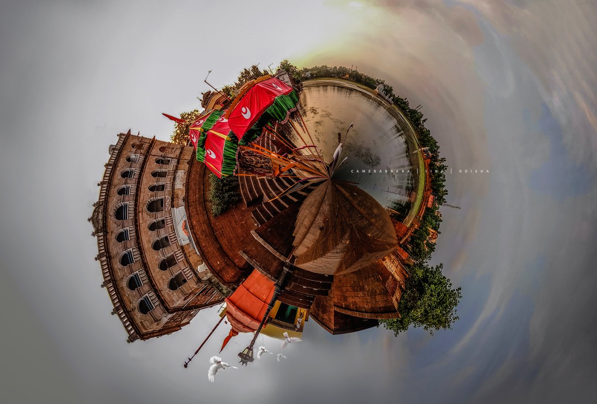 camera_baba's tweet image. Cities were always like people, showing their varying personalities to the traveler.

#camerababa #lina #bindusagar #oldtown #templecity #Bhubaneswar #Odisha #TwitterLogo #NASA #heritage #destination #travel