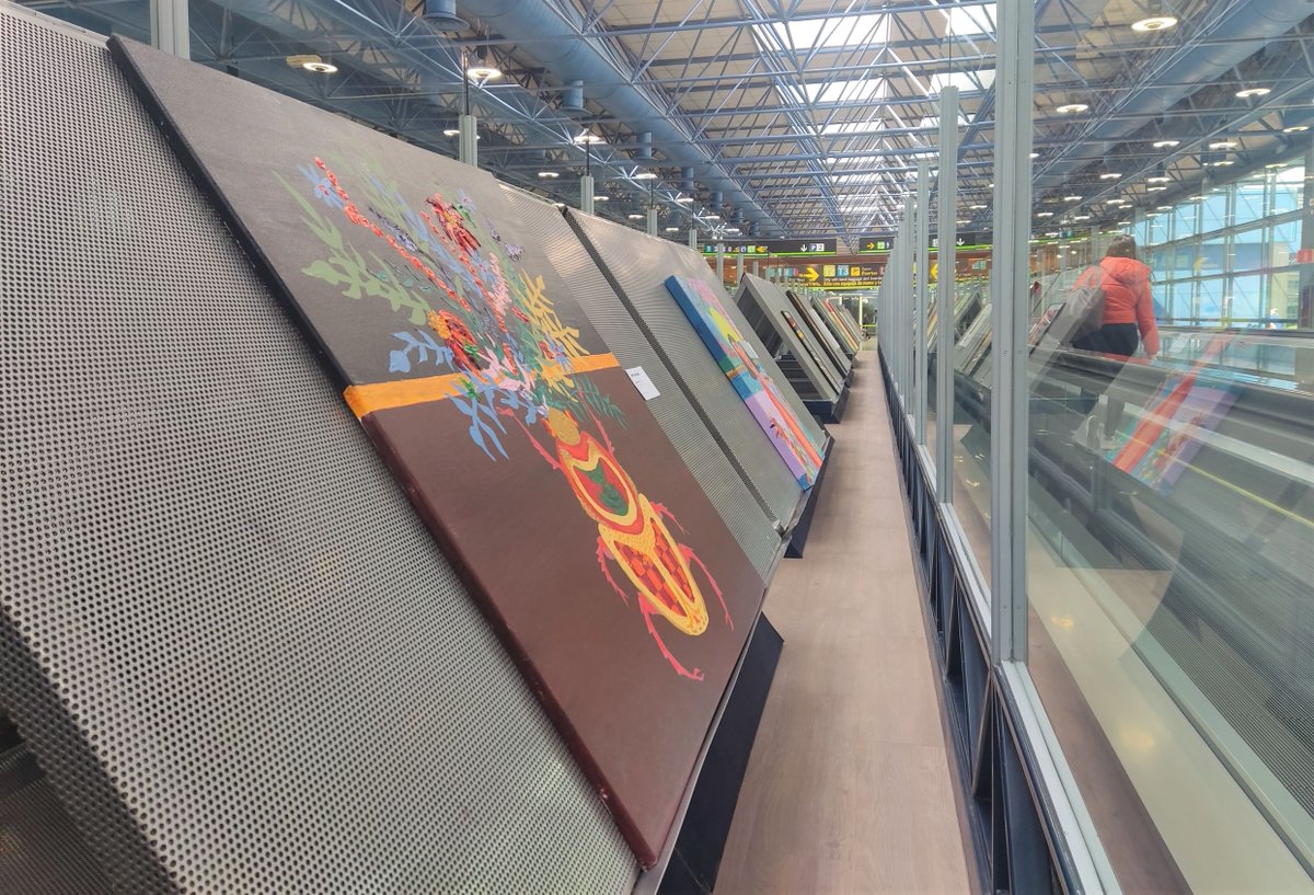 aena's tweet photo. ✈️ El #Aeropuerto Adolfo Suárez #Madrid-#Barajas expone una selección de piezas de arte urbano “Miradas plurales”.

📍 Espacio de exposición de la terminal T2, en el pasillo del Metro.
📅 Hasta el próximo 28 de abril. https://t.co/Ni6qu4q937