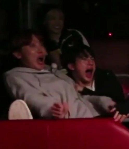 tetebbi's tweet photo. "Jung hoseok being scared of everything" : a thread ✨️ https://t.co/i8MWtOGNpG