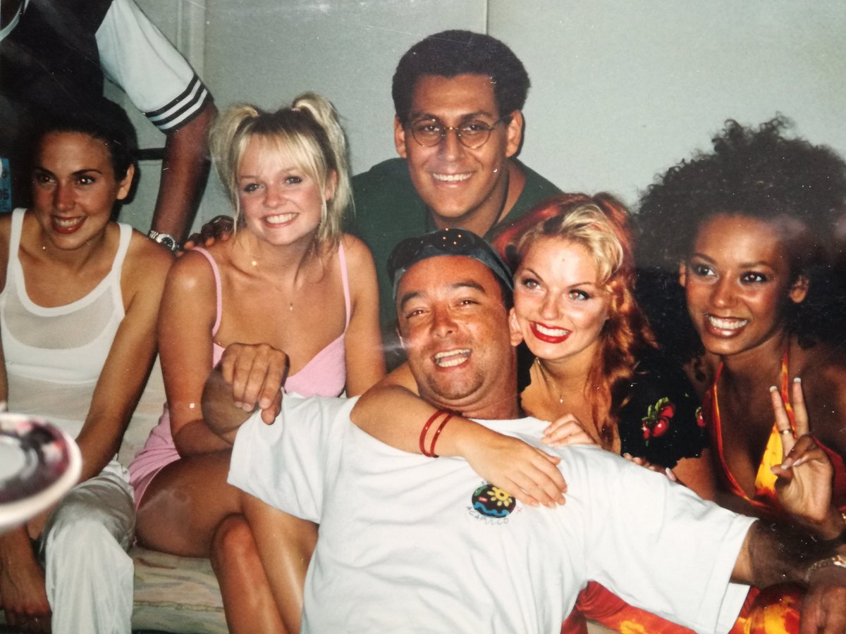 Edumerides's tweet photo. Las @spicegirls celebran 25 años de "Stop" #Stop25 esta Pic es de hace 25 Añitos, creo Yo que sigo igualitico😂, aquí el Link del video de "Stop" 2023 https://t.co/bHSclTzhi0 @WRadioColombia
https://t.co/88XquNfO4l https://t.co/VZ2oN2lN8W