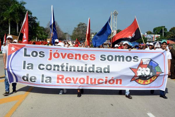 MMarreroCruz's tweet photo. A ustedes, nuestros niños y jóvenes, quienes integran las filas de la Organización de Pioneros José Martí @OPJMCuba y de la Unión de Jóvenes Comunistas @UJCdeCuba, ¡muchas felicidades en este nuevo aniversario!
#Cuba confía en ustedes.
#UnaMejorJuventud https://t.co/cFHwk4YtxB