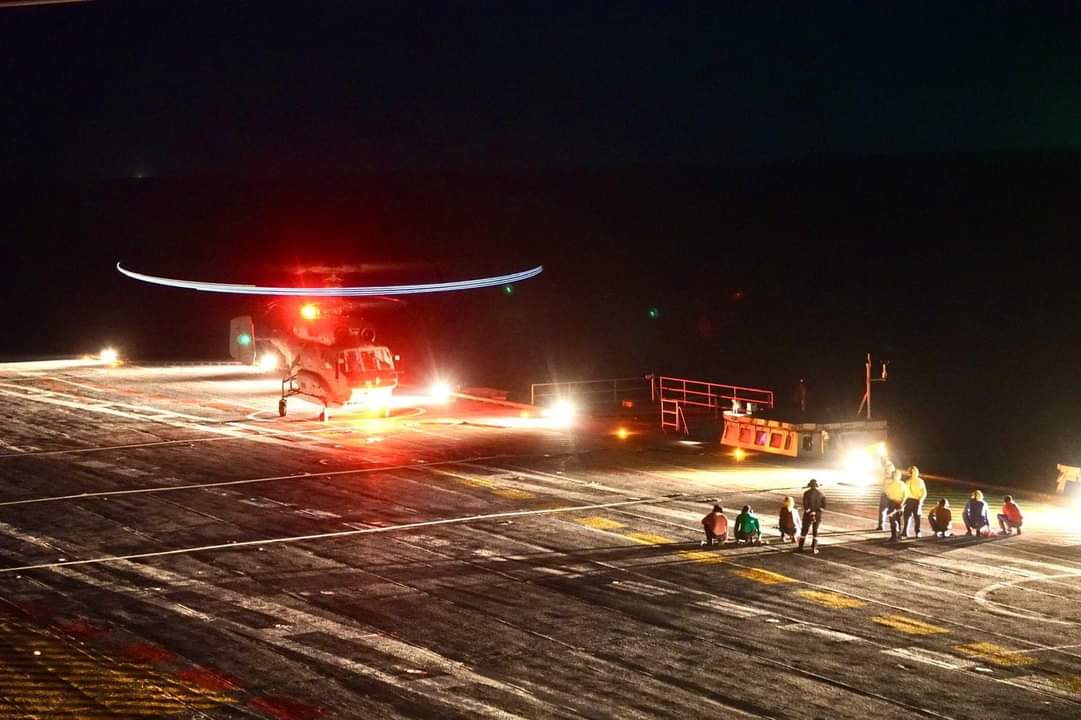 SKavalakat's tweet photo. Maiden night landing of helicopter at INS VIKRANT (R11)!
#Ka31 AEW from INAS 339 undertook trials successfully thereby proving night operations from Vikrant. As part of the trials, the lighting aids and shipborne systems were proven from the carrier. https://t.co/r13bwRdaaO