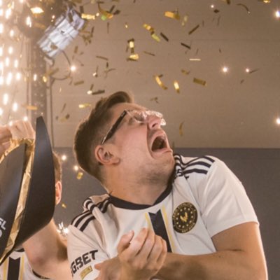 Flowinghot1's tweet photo. @viperioesports @ZOTAC_UK @MMS__CS @Girafffe1 @arTisTcsgo @ExtinctsCS @Gizmyyy @biscu_ @JTMcsgo it will be mine https://t.co/P6YY3eA1wk