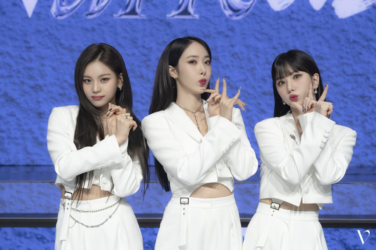 navupdate's tweet photo. [230404] - 📸 Viviz PULL UP promotion behind the scenes (1/4)

#비비지 #VIVIZ @VIVIZ_official https://t.co/XdQs9Z90JN