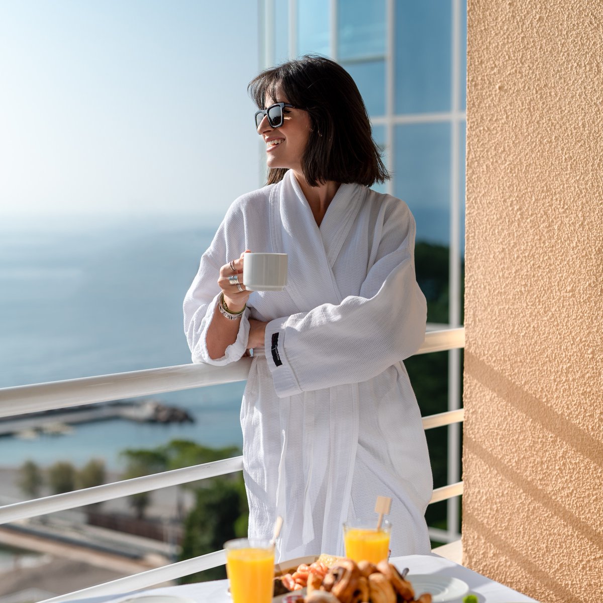 🌅 enjoy a quintessential beach experience from your sun deck