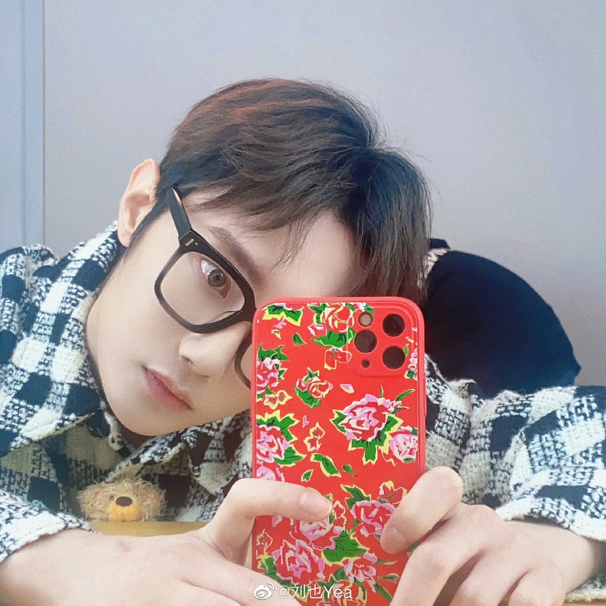 11xr1se's tweet photo. 230404 liuye🤍

“a day which is so cold and so jam, let me post a photo” https://t.co/TF0T4mbfvF