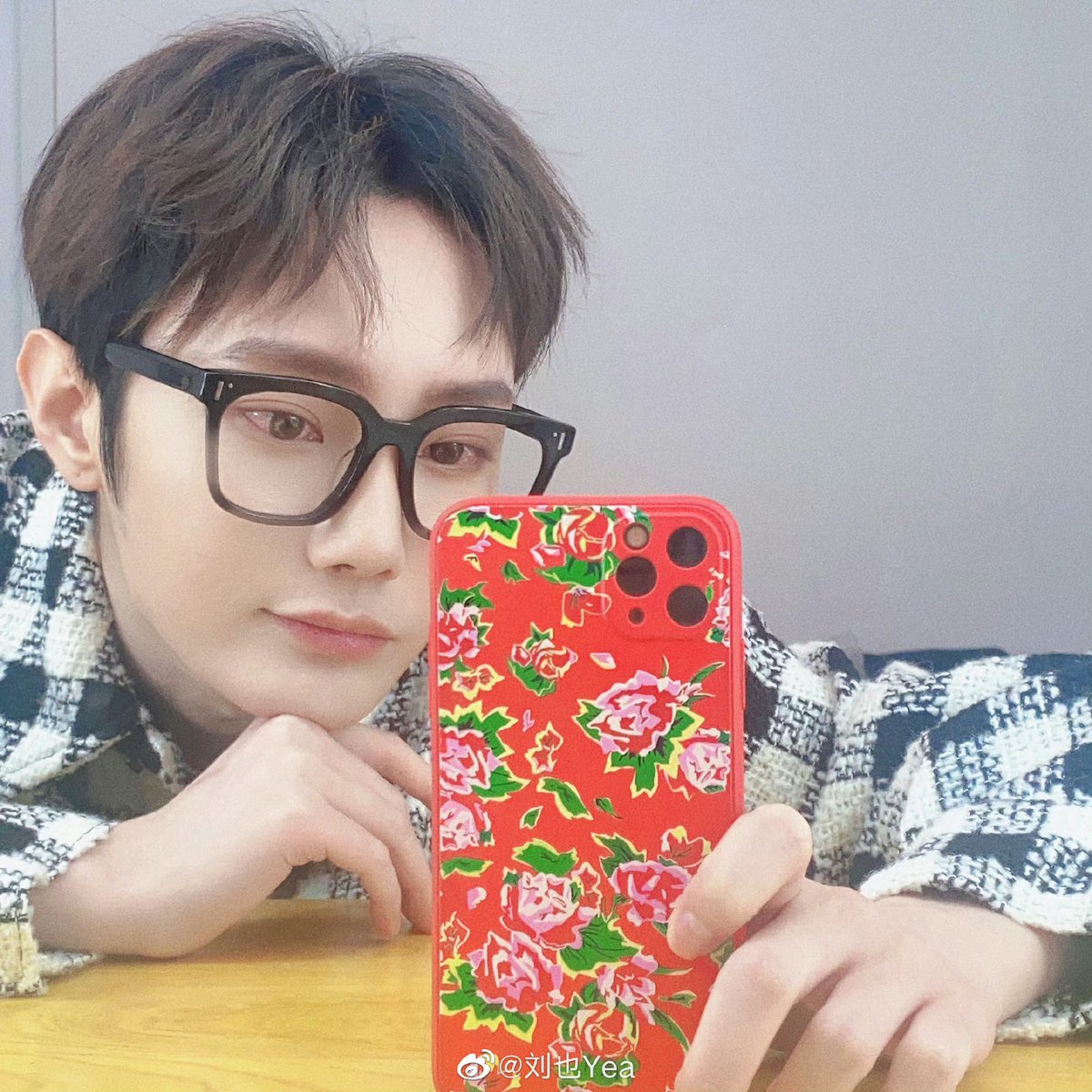 11xr1se's tweet photo. 230404 liuye🤍

“a day which is so cold and so jam, let me post a photo” https://t.co/TF0T4mbfvF