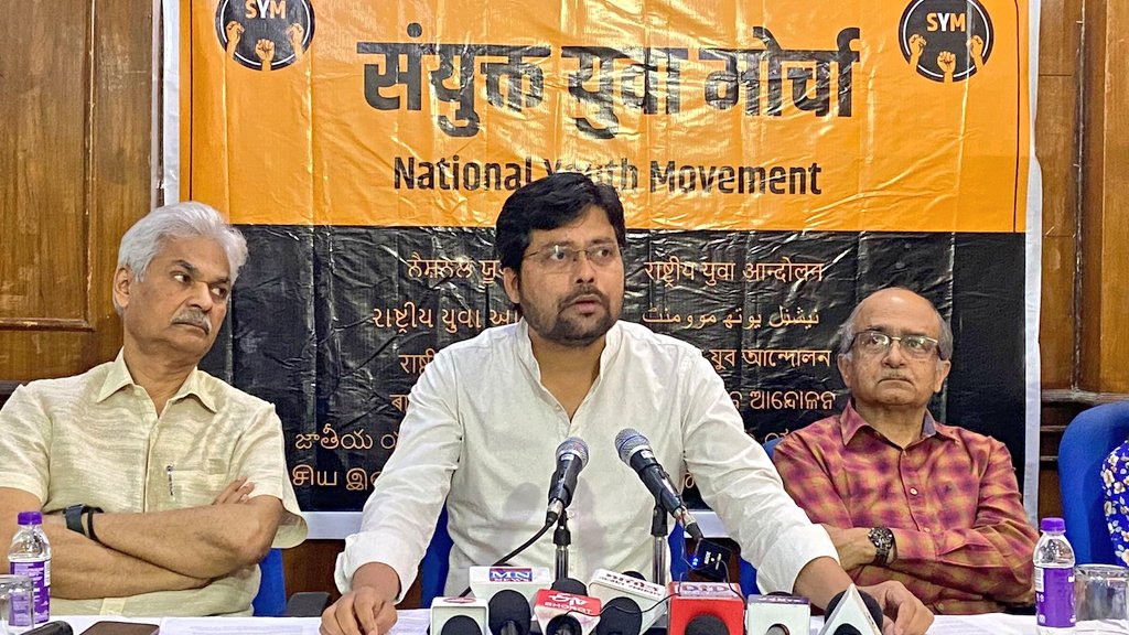 AnupamConnects's tweet photo. 113 संगठन आए साथ, 'संयुक्त युवा मोर्चा' का हुआ गठन

• दिल्ली बैठक में 22 राज्यों से भर्ती समूह और युवा संगठन शामिल हुए

• 'भारत रोजगार संहिता' के लिए आंदोलन को लेकर बनी आम सहमति

• देश भर में युवा महापंचायत और दिल्ली में होगा राष्ट्रीय सम्मेलन 

• 100 जिलों में बनेगी लीगल टीम https://t.co/4xveHE4BT5