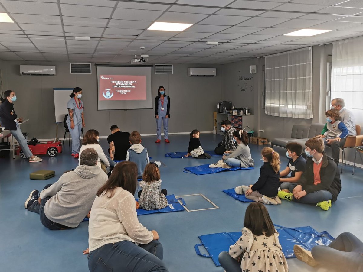 🏥 ☕️ Coincidiendo con las vacaciones escolares de Semana Santa, los hijos de los profesionales de Ribera Povisa han sido los protagonistas del taller de esta semana, con juegos infantiles, formación básica en RCP y primeros auxilios y una charla sobre higiene dental y corporal.