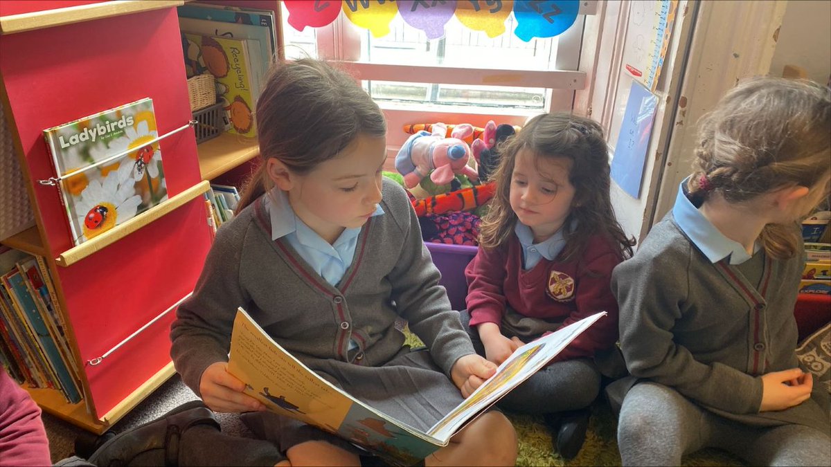 OakfieldPrep's tweet photo. Year 3 visiting Lower Foundation today to share a love of reading!
#year3 #oakfieldprep #lowerfoundation https://t.co/prQvZT6Kbm