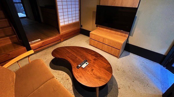 travelifecouple's tweet photo. あまり広まって欲しくない🫢
京都の客室露天風呂付き激レア宿を見つけてしまった…

京都駅徒歩10分で観光の拠点にぴったり！
去年の9月にリニューアルしたばかりの京町家だからとってもキレイ✨
一棟貸しだからプライベート感も満載💎

これで2人で泊まっても1人1万円強〜泊まれるのお得すぎる… https://t.co/ROXih7DQ7w