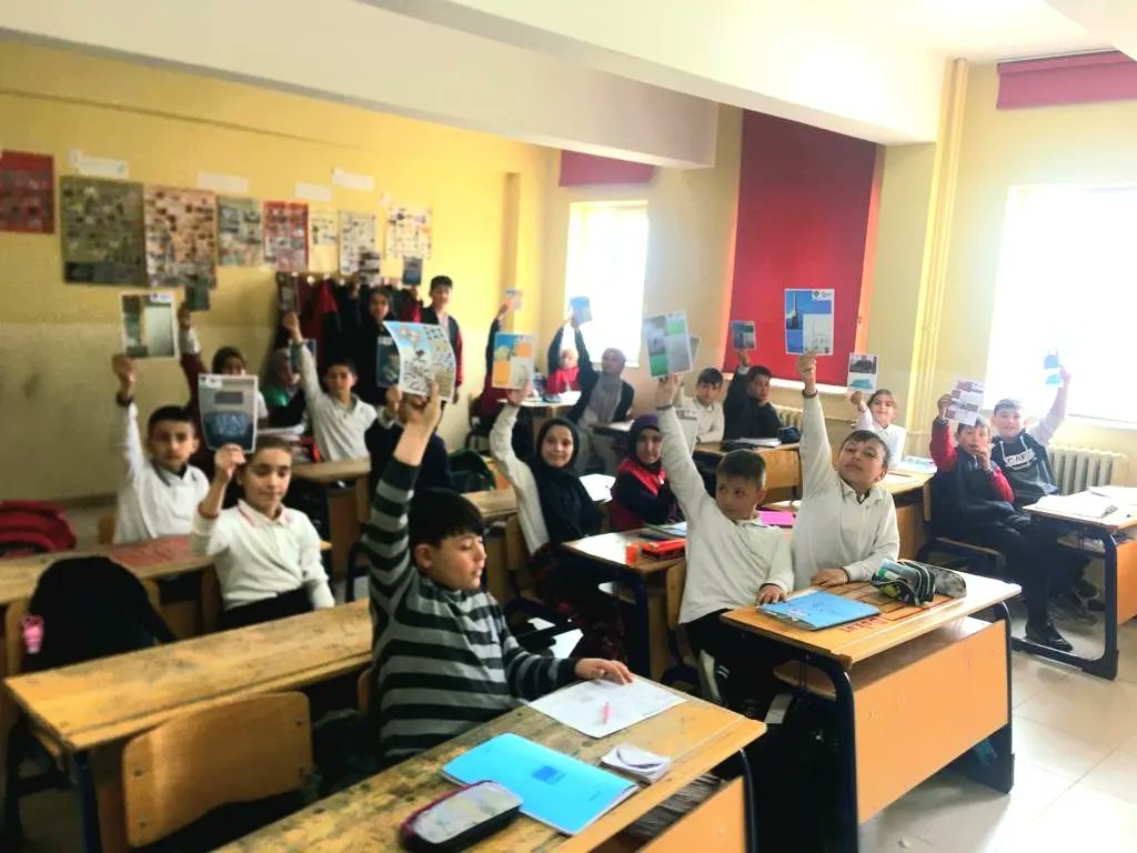 emet_imam's tweet photo. Yunus Emre İHO olarak  2204-B Tübitak ‘Babuk Bey İzinde Ecdadımı Tanıyorum’ projemzn son aşamasında broşürlerimzi hazırladık ve ecdadımızın bizlere bıraktığı mirasları tüm öğrencilerimz ve öğretmenlerimze öğrendiğimiz kadarı ile aktarmaya çalışıp farkındalık oluşturmaya çalıştık. https://t.co/LZ43FxspQr