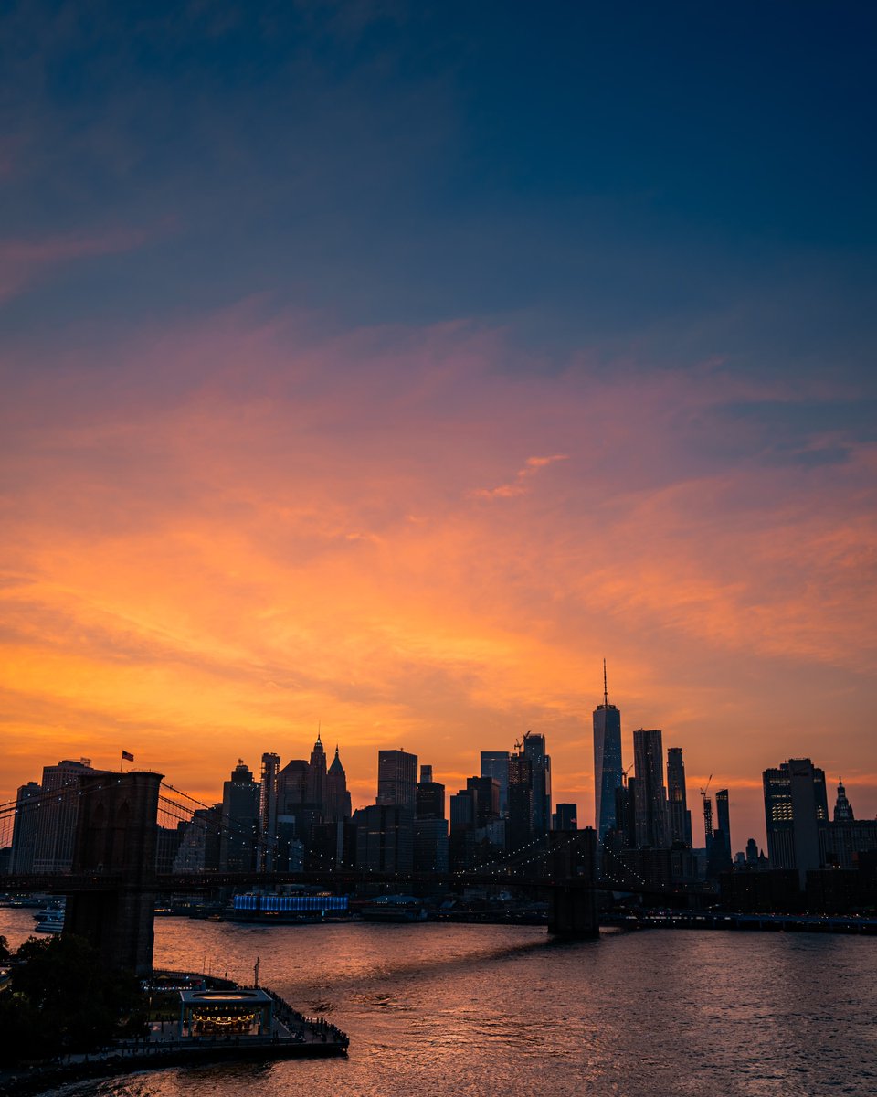 Take advantage of natural light to create a mood in your photos. 🌅 #lightandshadow