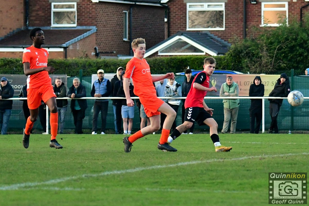 ⚽️📸 | A selection of photos from last nights U18s game against <a href="/AFCBlackpoolYT/">AFC Blackpool Under 18’s</a>

The full photo album can be found following the link below;

flickr.com/gp/quinnys/Wcg…

📸 Photos by Geoff Quinn Sports Photography 

<a href="/SGFCu18s/">Sto(C)kport Georgians u18s</a> | #Georgians