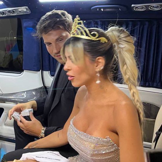 enzaraia1's tweet photo. Persia ha vinto...ma per noi sparta ha stra vinto pulito senza imbrogli...questo è il mio GF vip 7 buona vita ragazzi #INCORVASSI #oriele #gioiellers 😘😘mi mancate😢😢 https://t.co/aYqvTHB1vG