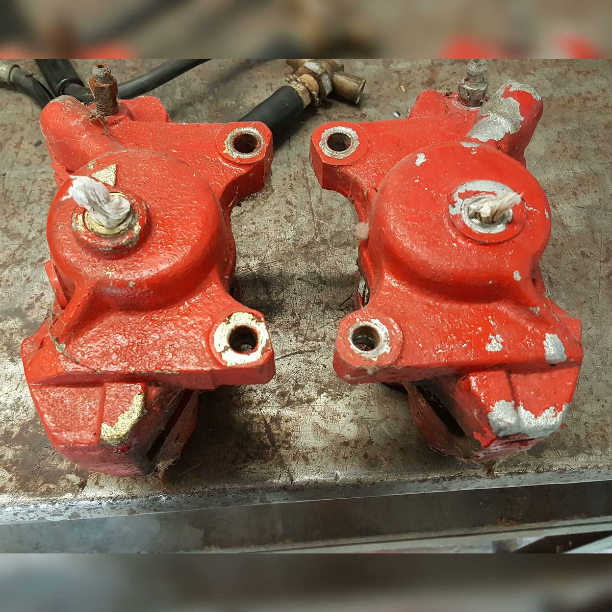 70sResto's tweet image. Embarking on a restoration project is like going on a voyage of discovery. 💡 When we stripped down the #Midas #MkII, we meticulously checked and logged each component for reconditioning and remanufacturing.  📝It's all part of the journey to bring this classic car back to life!