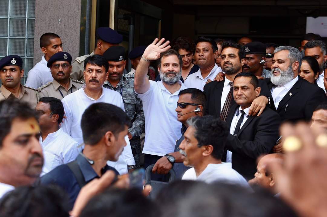 Harish Rawat (@harishrawatcmuk) on Twitter photo कल अर्थात 3 अप्रैल को माननीय सेशन जज ने श्री <a href="/RahulGandhi/">Rahul Gandhi</a> की जमानत की अर्जी स्वीकार करते हुए मामले की सुनवाई 13 अप्रैल, 2023 को निर्धारित की है, उन्होंने श्री राहुल गांधी को न्यायालय में उपस्थित होने से छूट प्रदान की है।
1/2 कल अर्थात 3 अप्रैल को माननीय सेशन जज ने श्री <a href="/RahulGandhi/">Rahul Gandhi</a> की जमानत की अर्जी स्वीकार करते हुए मामले की सुनवाई 13 अप्रैल, 2023 को निर्धारित की है, उन्होंने श्री राहुल गांधी को न्यायालय में उपस्थित होने से छूट प्रदान की है।
1/2