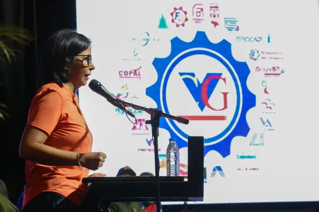 Alcasa_CVG's tweet photo. #EsNoticia Vicepresidenta @delcyrodriguezv, sostuvo un importante encuentro con los #CPTT de las empresas básicas de #Guayana, destacando la entrega y aplomo de la fuerza trabajadora a favor del desarrollo nacional y de la recuperación de la producción.  (1/2).
#SemanaMayorEnAmor https://t.co/oJqnF67Qmw