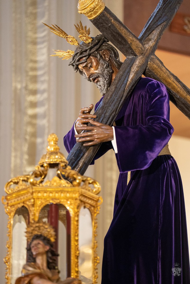Hdad_LosGitanos's tweet photo. En nuestro Santuario poco a poco todo va tomando forma para vivir la #MadrugáGitana23.
Hoy Nuestro Padre Jesús de la Salud amanece en su paso con su túnica lisa de terciopelo morado de seda.

#SaludyAngustias . https://t.co/DZT6ckH1B1