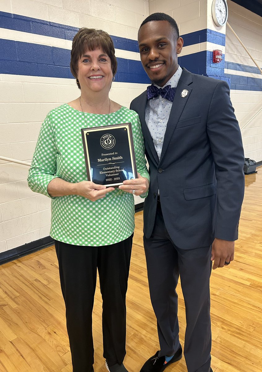 OakPointeElem's tweet image. We are so thankful for our OPES volunteers and our business partners.  Congratulations!! 

🌟 Elementary Volunteer of the Year -
Marilyn Smith 

🌟 Outstanding Elementary Business Partner - Scott Boynton (Palmetto Trim Specialists) 

#bestschoolever
#ourd5story
#LexRich5School