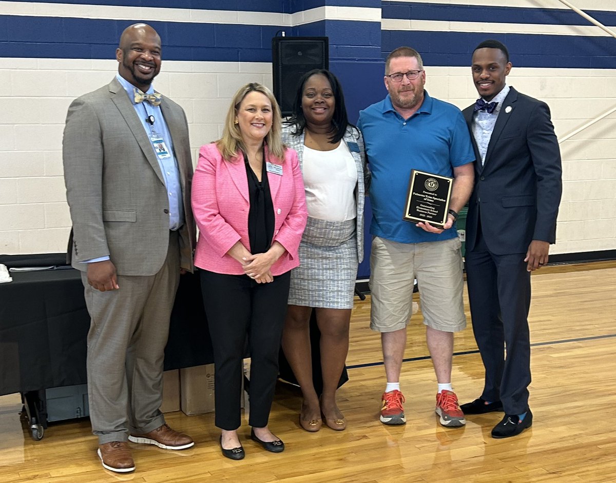 We are so thankful for our OPES volunteers and our business partners.  Congratulations!! 

🌟 Elementary Volunteer of the Year -
Marilyn Smith 

🌟 Outstanding Elementary Business Partner - Scott Boynton (Palmetto Trim Specialists) 

#bestschoolever
#ourd5story
#LexRich5School