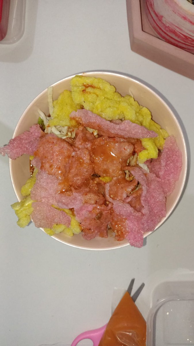 hari ini ga masak dl krn dikasi asinan (lagi) sama pak RT🥺😔 enak si tapi santai dl ga sii