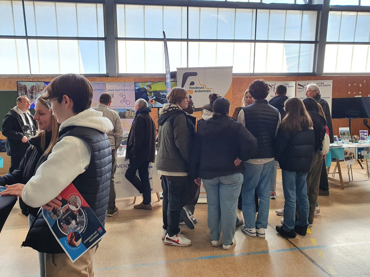 cmqpmica's tweet photo. 🚀 Forum #TECHNORIENTATION Les jeunes sont au rendez-vous pour ce 1er Forum dédié aux #métiers et #formations dans l'#industrie.
@Prefet08 @regiongrandest @VilledeCMz @08metropole @uimmca https://t.co/cATR9nrMh5
