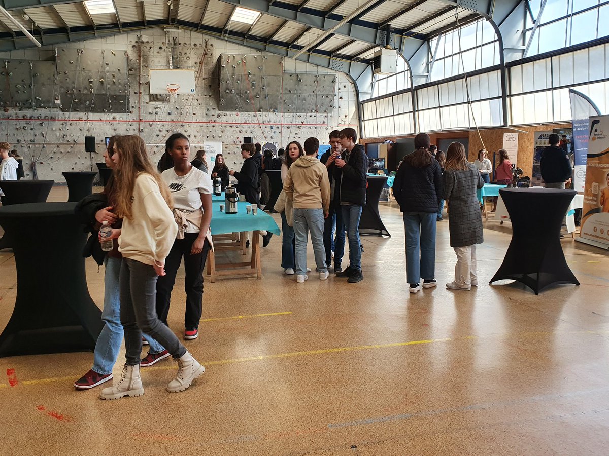 cmqpmica's tweet photo. 🚀 Forum #TECHNORIENTATION Les jeunes sont au rendez-vous pour ce 1er Forum dédié aux #métiers et #formations dans l'#industrie.
@Prefet08 @regiongrandest @VilledeCMz @08metropole @uimmca https://t.co/cATR9nrMh5