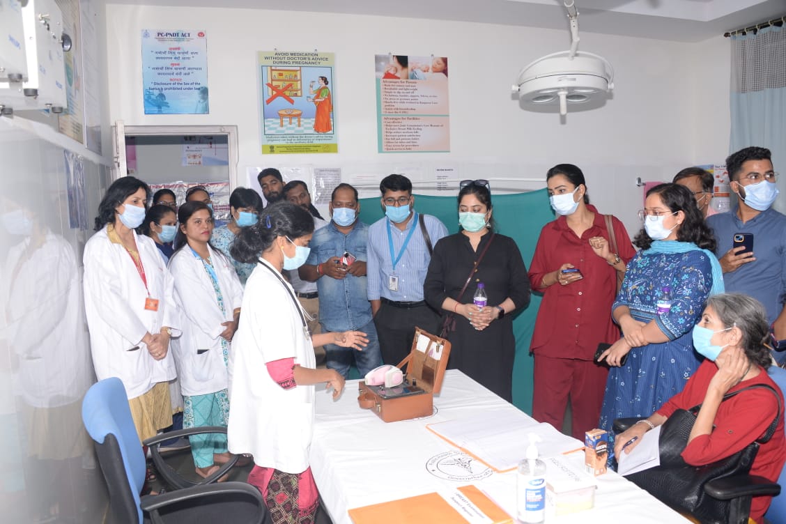 PIB_Panaji's tweet photo. As part of India's priorities in the #G20Health Track, the Swasth Mahila Swasth Goa project is leading the charge in utilizing #DigitalHealthInnovations like the iBreast device.
With cloud storage, analytics, and instant reporting, it's revolutionizing breast screening https://t.co/IhGSMrB5ch
