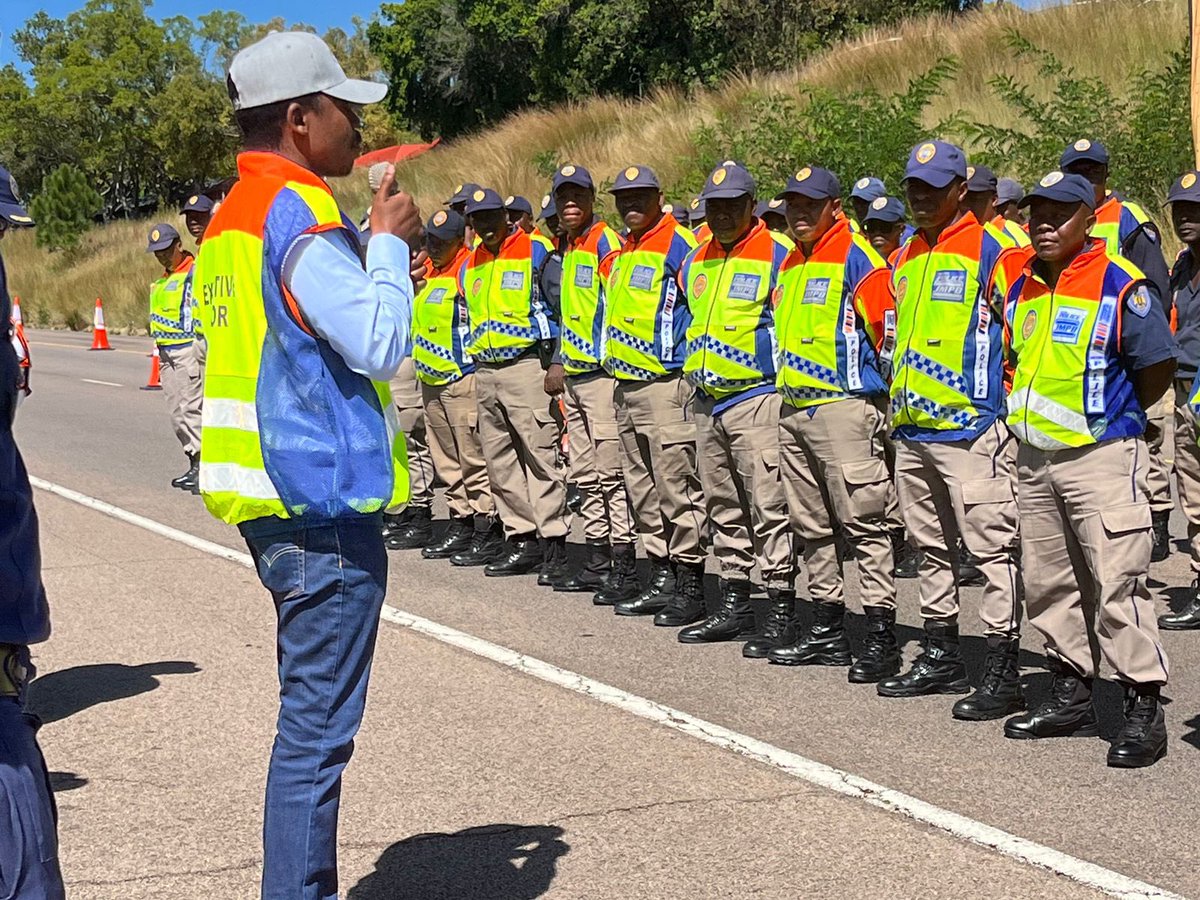 PublicSafetyMMC's tweet photo. The launch of Operation #LungisaIndabaZakho is currently underway in Woodmead. We are conducting a major roadblock checking licenses, discs, and checking for traffic fines. If you are traveling this Easter weekend make sure you #LungisaIndabaZakho #ManjeNamhlanje. https://t.co/8g9R3Lcl3W