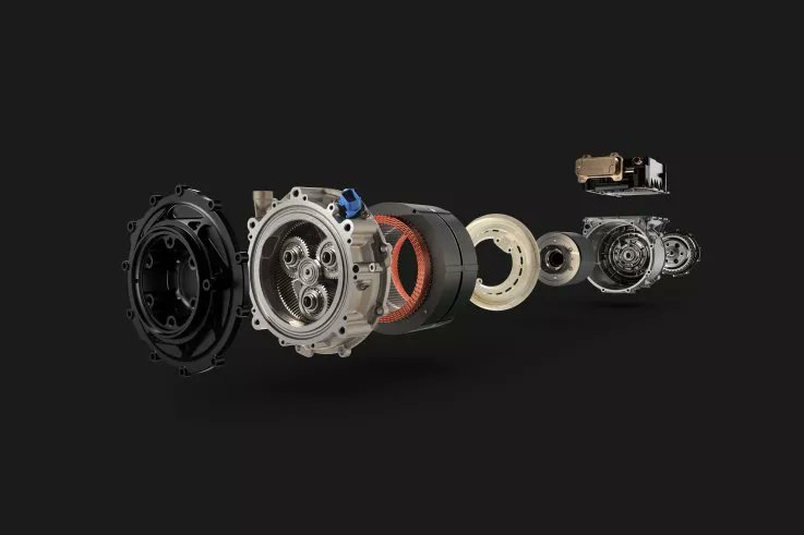 Newsweek's tweet photo. Newsweek's Powertrain of the year goes to @LucidMotors - "At its fastest, it can regain 200 miles worth of charge in about 12 minutes." |  Autos editor @JakeLingeman 
🔗https://t.co/RqmHwLdD0r https://t.co/s9bf5Z1dza