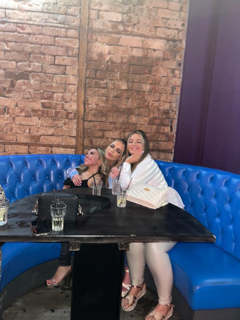 natjonesxx's tweet photo. Sunday with the girls 🍸 https://t.co/RubciJFdT2