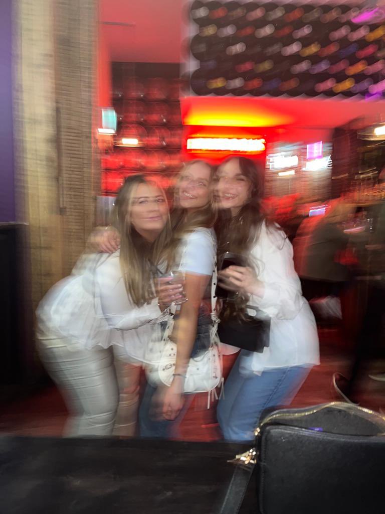 natjonesxx's tweet photo. Sunday with the girls 🍸 https://t.co/RubciJFdT2