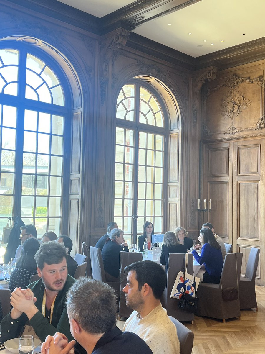 🔴 En direct du #BenchEBG 

Après une matinée riche en retrouvaille et en information, c'est l'heure du déjeuner pour nos participants ! 😋