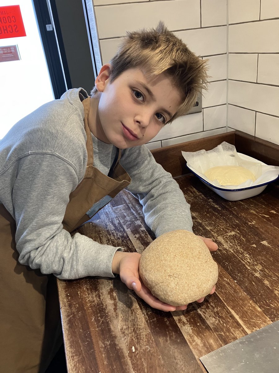 ⁦<a href="/JOCookerySchool/">Jamie Cookery School</a>⁩ amazing bread making lesson! #ChefChrisRules