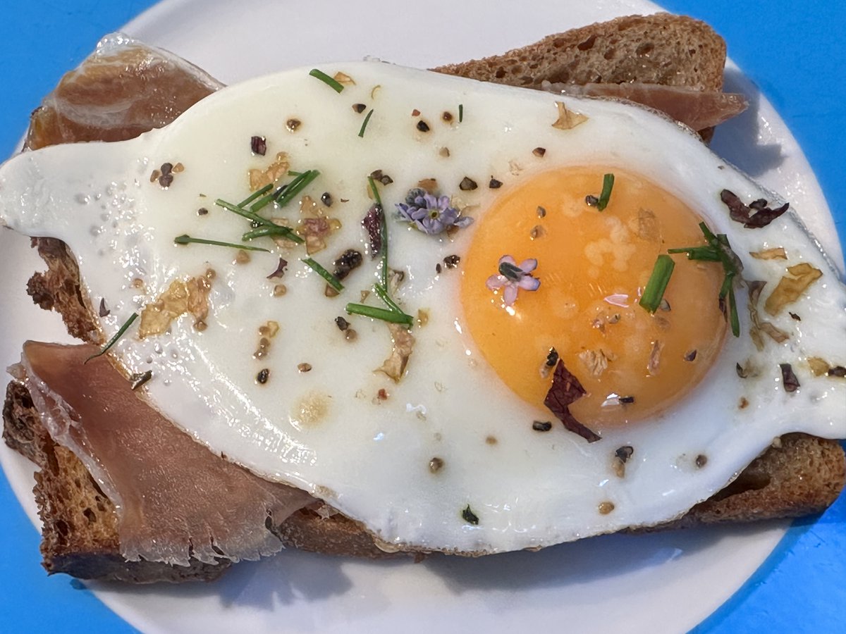 RadlRonja's tweet image. Gönnen wir uns einen Strammen Max?

#Homeoffice #Spiegelei #VergissMeinNicht