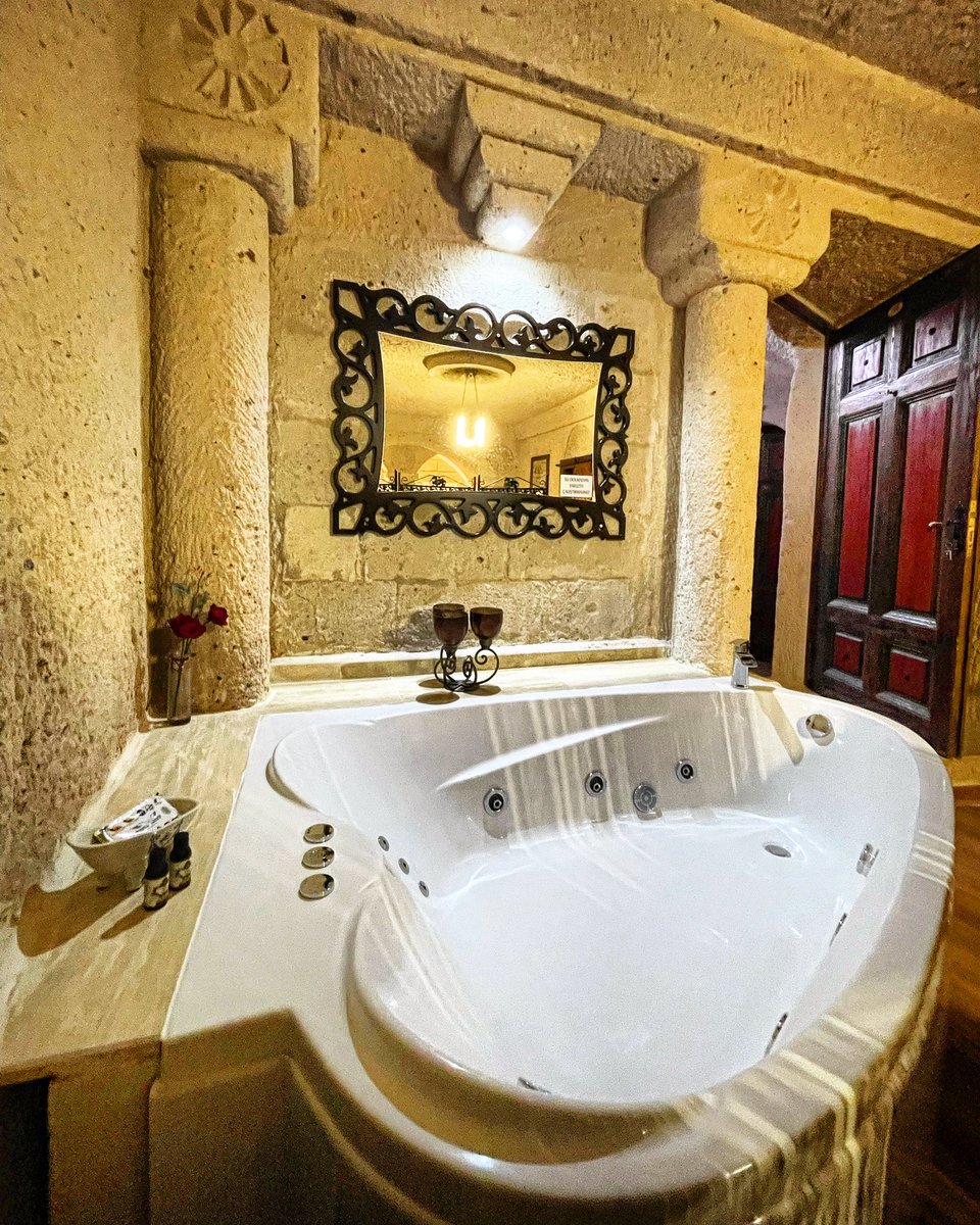 The Romantic Tub 🛀 
.
.
mimicappadocia.com
Info@mimicappadocia.com