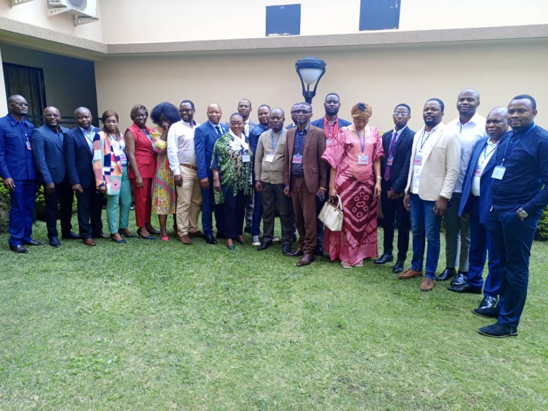 giz_drcongo's tweet image. Avec l'appui de la @giz_drcongo via le projet DISM II, le bureau d’études #EWES a organisé la seconde session de renforcement des capacités des inspecteurs et agents de la l’ #ACE, #DPEM et #FNPSS sur les obligations environnementales et sociales du secteur minier. @Allemagne_RDC